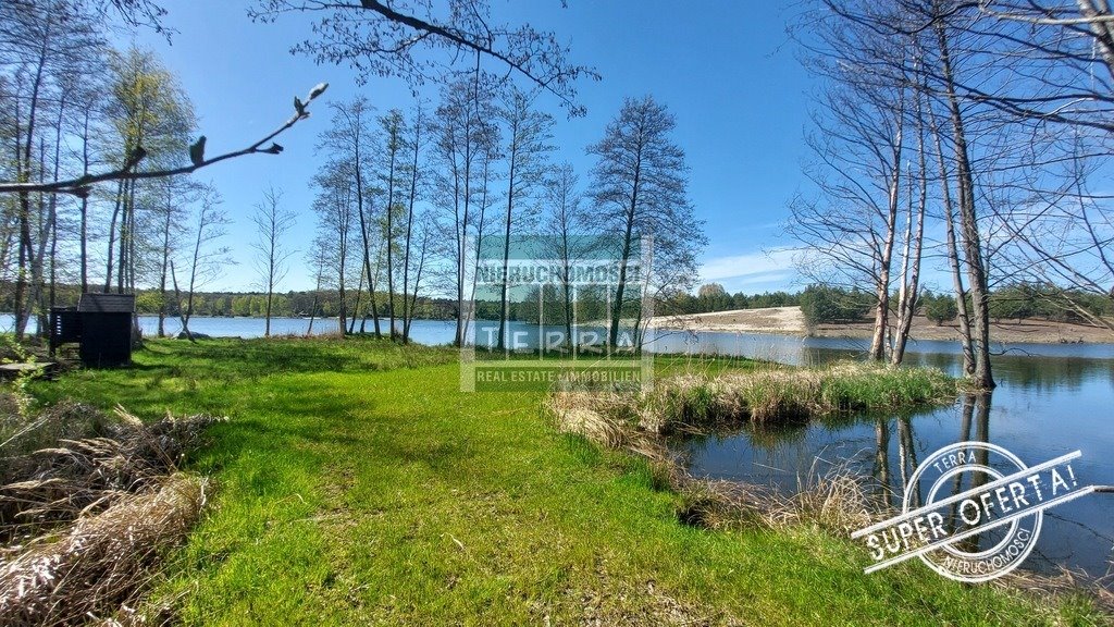 Działka nad jeziorem z prywatnym pomostem i domkiem Dobroszów Mały  2 243m2 Foto 1