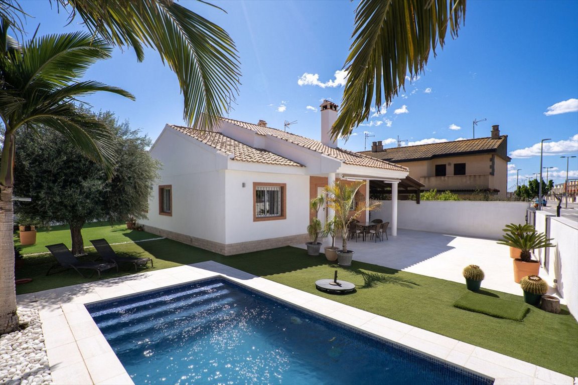 Przestronna villa z basenem i 5 sypialniami blisko plaży Hiszpania, Torre de la Horadada, Costa Blanca  120m2 Foto 1