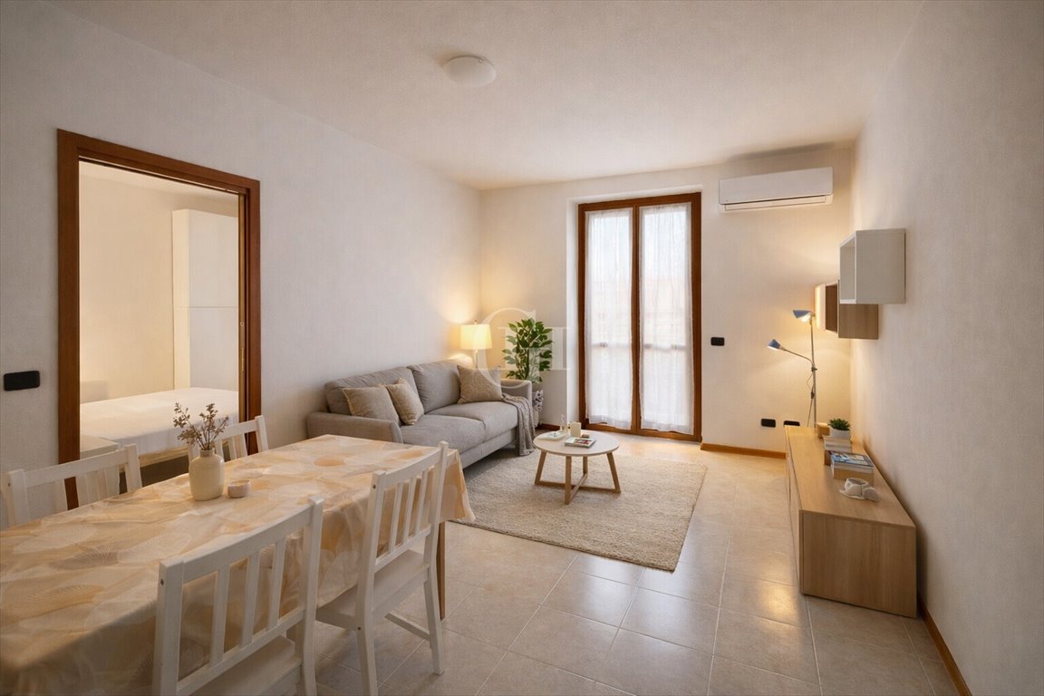 Przestronne mieszkanie 50 m² z balkonem i garażem w Sirmione Włochy, Sirmione  50m2 Foto 1