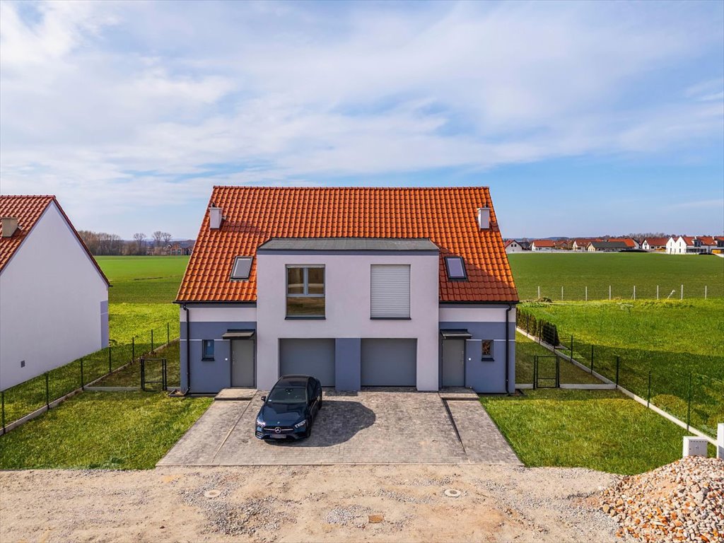 Nowoczesny dom 5 pokoi z garażem i dużą działką Dobroszyce  129m2 Foto 1