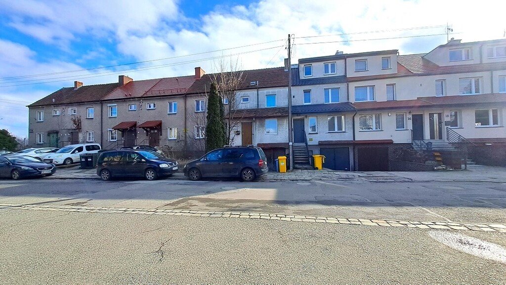 Dom szeregowy z ogrodem na Muchoborze – do remontu Wrocław, Fabryczna, Francuska  78m2 Foto 1