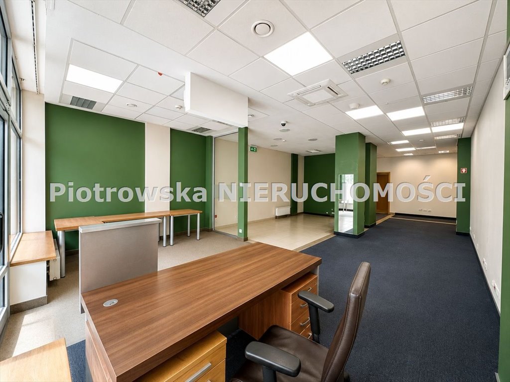 Lokal usługowy 79 m² w Titanicu z witrynami - polecam! Sieradz  79m2 Foto 1