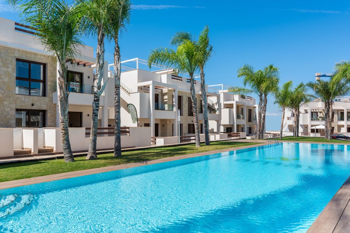 Sprzedam nowoczesne apartamenty z tarasami i basenami w Torrevieja Hiszpania, Torrevieja, C. Calpe  63m2 Foto 1