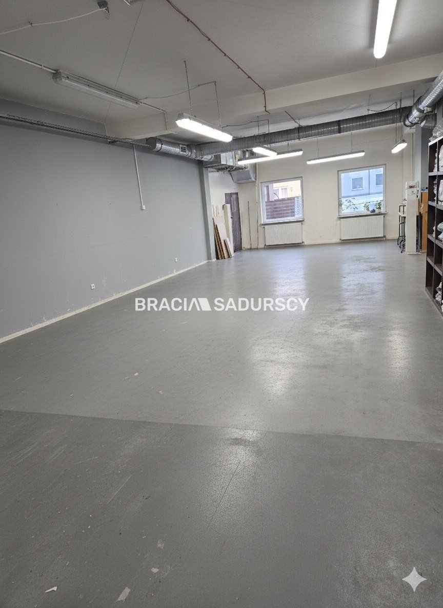 Polecam przestronny lokal 265 m² w Krakowie z dużymi witrynami Kraków, Podgórze, Płaszów, Koszykarska  265m2 Foto 1