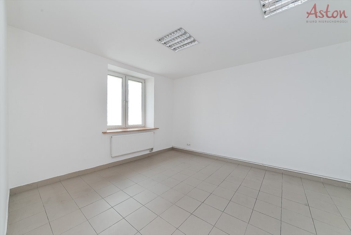 Lokal biurowo-usługowy 16 m2 w Tychach z dużym parkingiem Tychy, Śródmieście  16m2 Foto 1