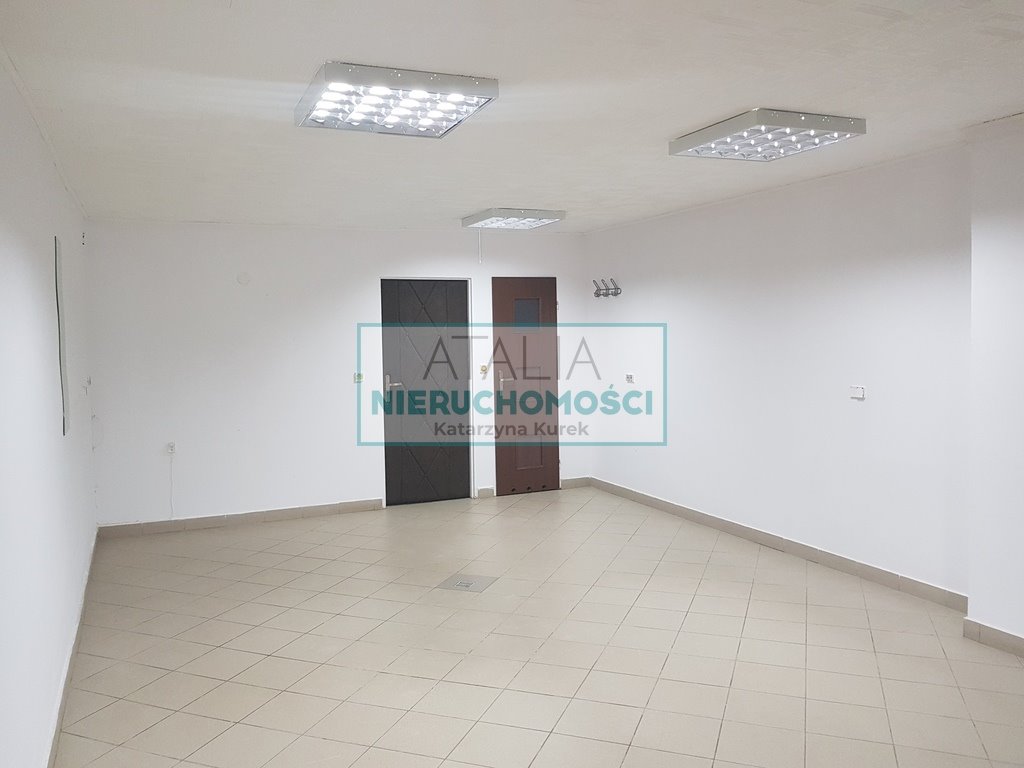 Zapraszam do obejrzenia pawilonu 3-poziomowego z mieszkaniem i lokalami Grodzisk Mazowiecki  150m2 Foto 1
