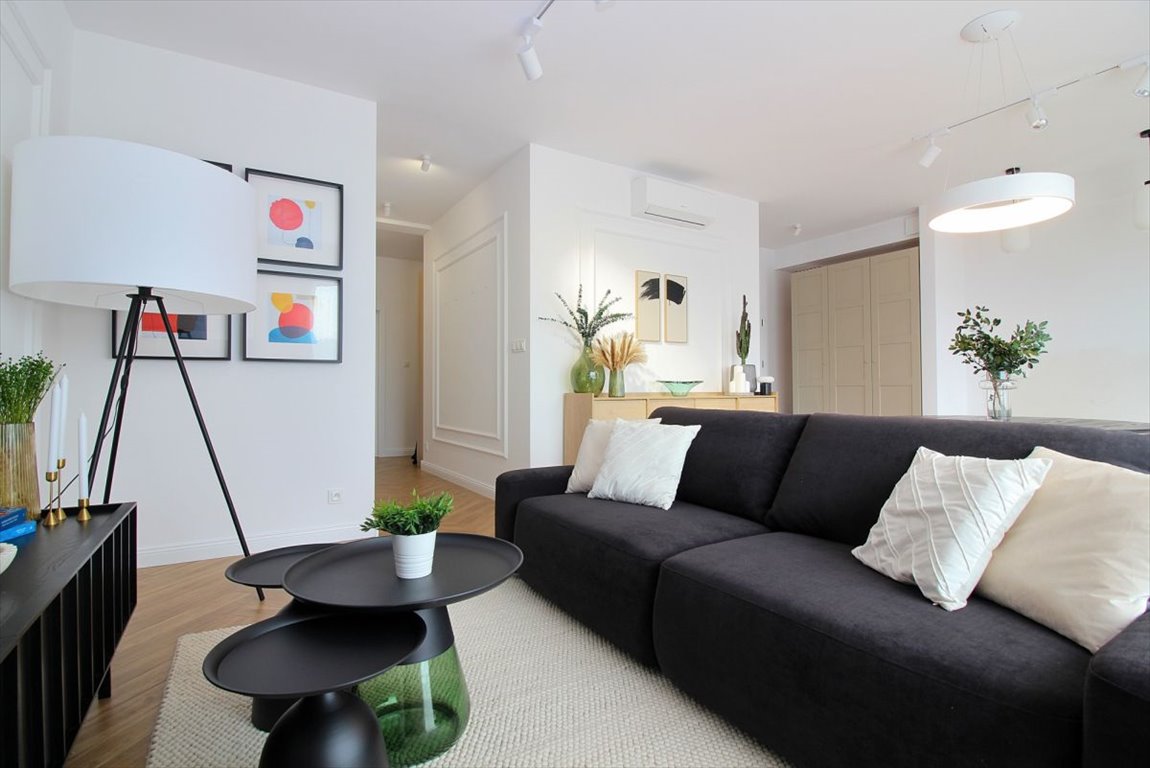 Mieszkanie czteropokojowe  na sprzedaż Tarnowskie Góry, Feliksa Piestraka  80m2 Foto 1