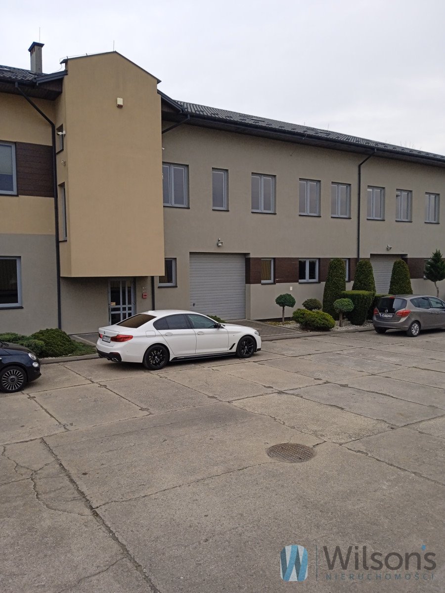 Magazyn i biura 1894 m2, teren ogrodzony, monitoring Radom  1 894m2 Foto 1