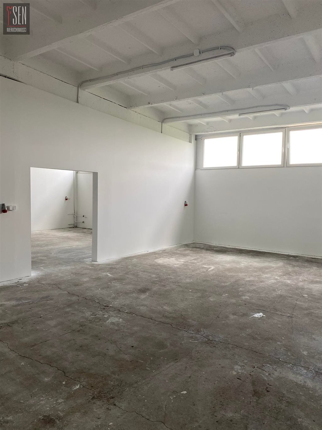 Do sprzedania atrakcyjny magazynowo-biurowy lokal 288 m² z rampą Tychy  288m2 Foto 1