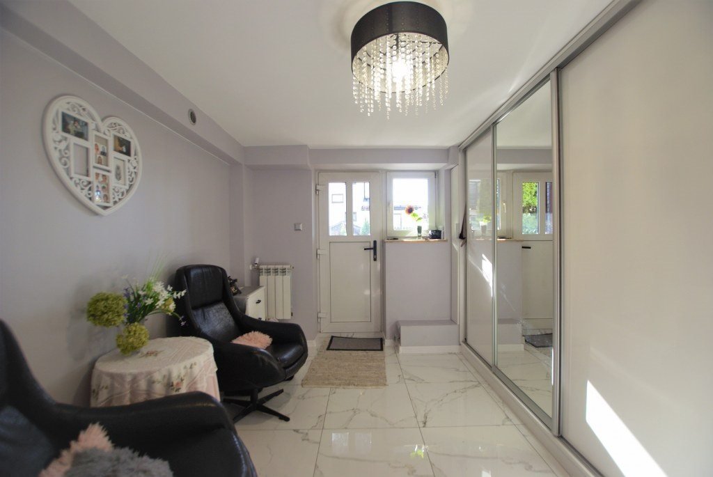 Wynajem domu 300 m2 z garażem i niezależnymi wejściami Kielce, Pod Dalnią  300m2 Foto 1