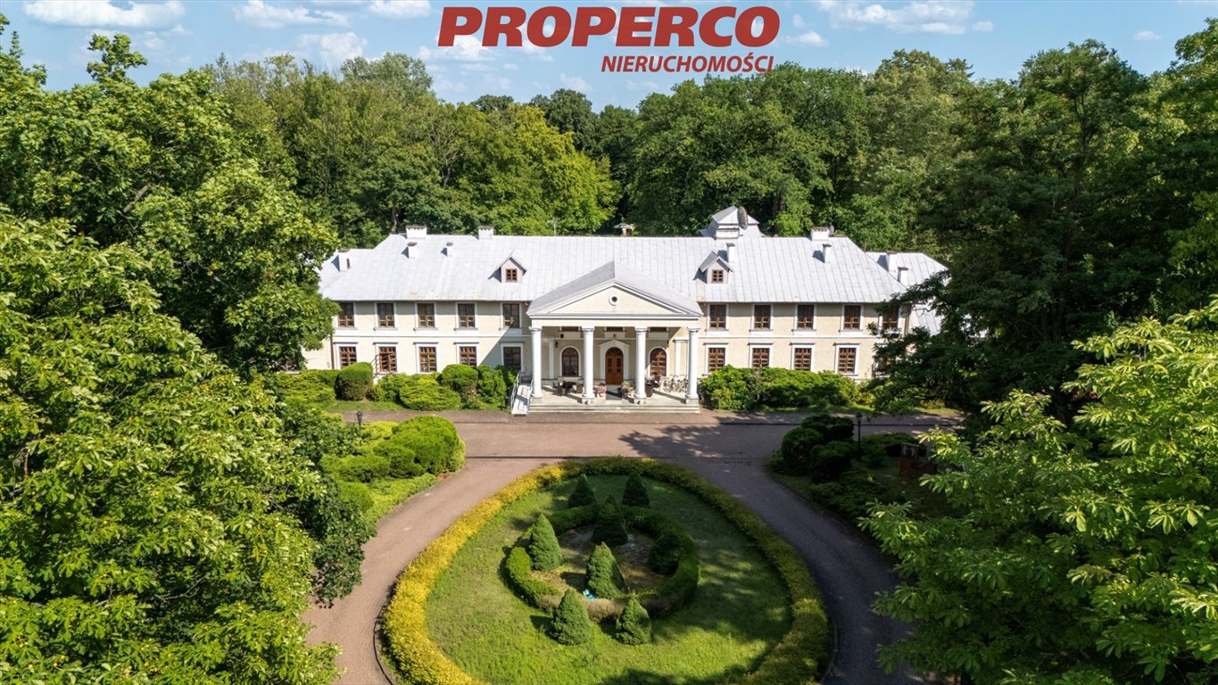 Do sprzedania kompleks pałacowo-hotelowy 2 313 m² w Staszowie: Staszów