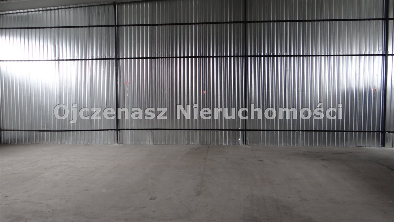Na wynajem przestronna hala magazynowa 1600 m² z mostkami w Bydgoszczy Bydgoszcz, Brdyujście  1 600m2 Foto 1