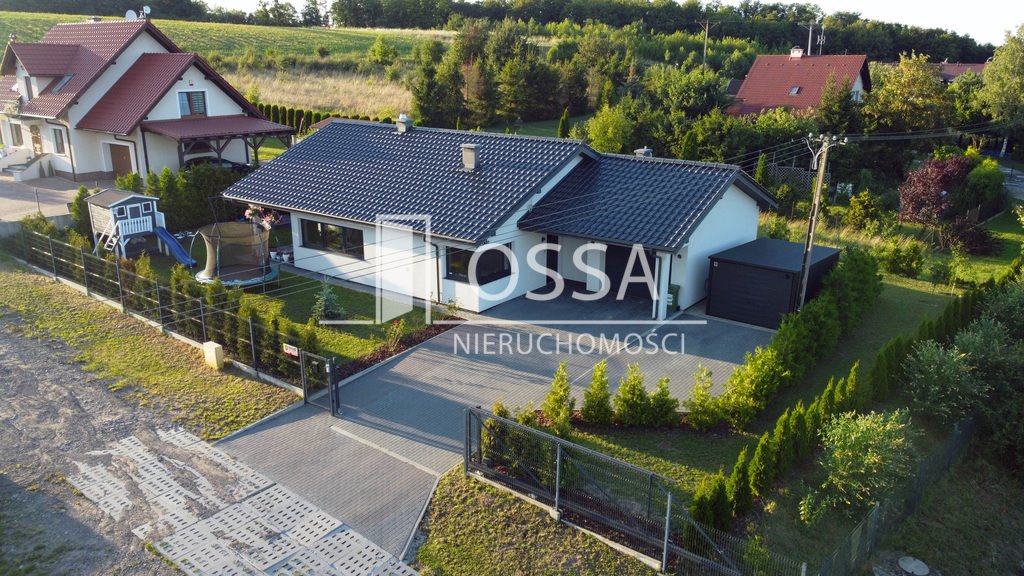 Nowoczesny dom 136 m² z kominkiem i garażami w Żukczynie Żukczyn, Gdańska  137m2 Foto 1