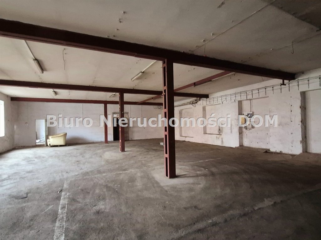 Hala 135 m² w Poraju - przemysłowa, murowana, dostęp do łazienki Poraj  135m2 Foto 1
