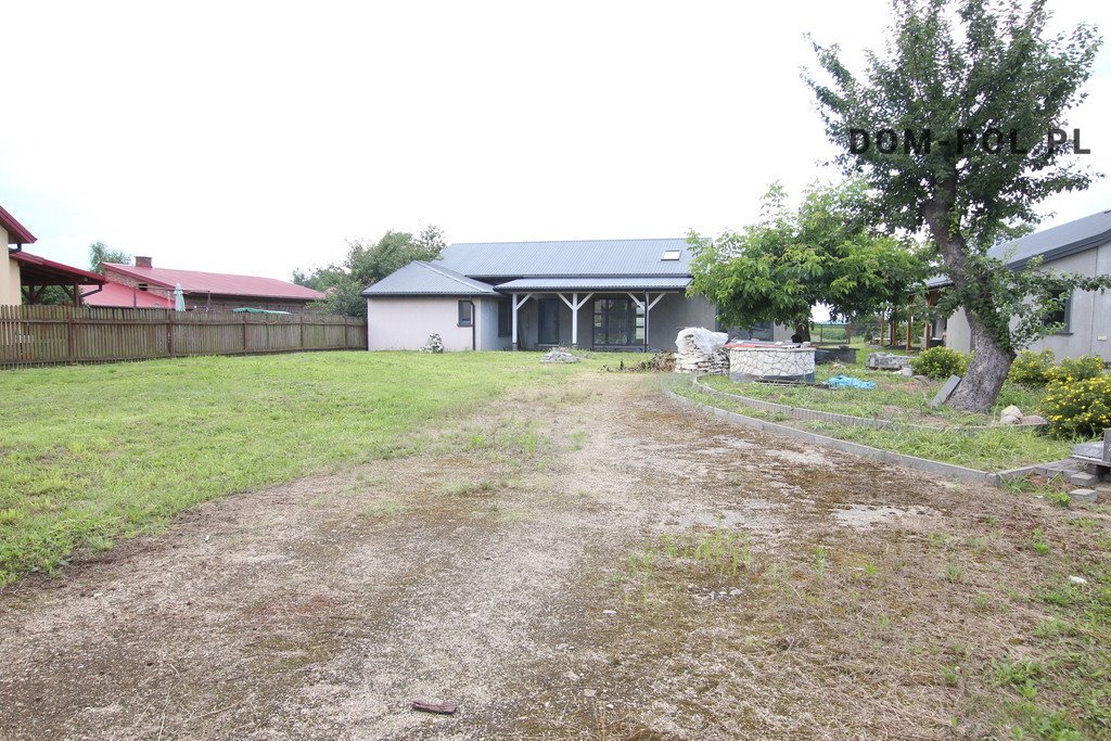 Dom z 2 niezależnymi mieszkaniami, 4700 m² działki Wąwolnica  240m2 Foto 1