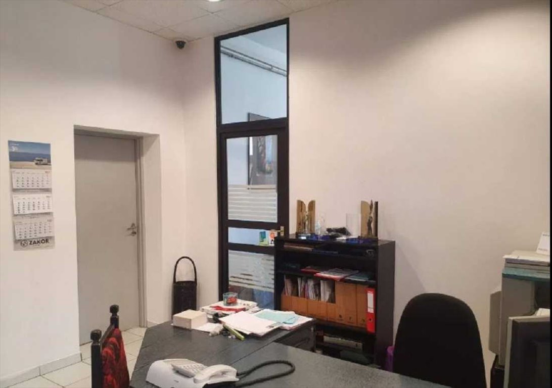 Lokal użytkowy 217 m2 z parkingiem i adaptacją na mieszkania Legnica  218m2 Foto 1