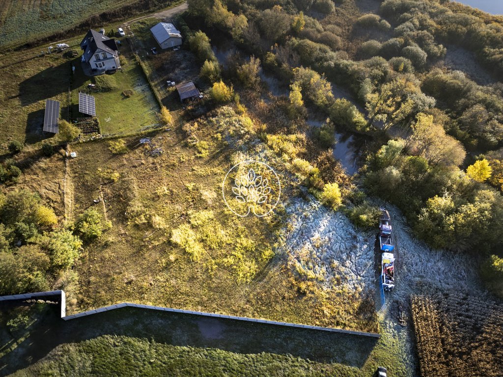 Działki w Dobrczu z dostępem do mediów i stawem Dobrcz  1 013m2 Foto 1