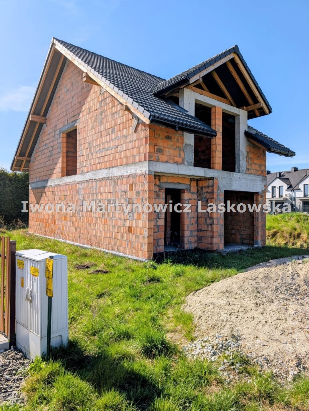 Dom w stanie surowym z działką 6 arów – inwestycja lub własny dom Obora  130m2 Foto 1