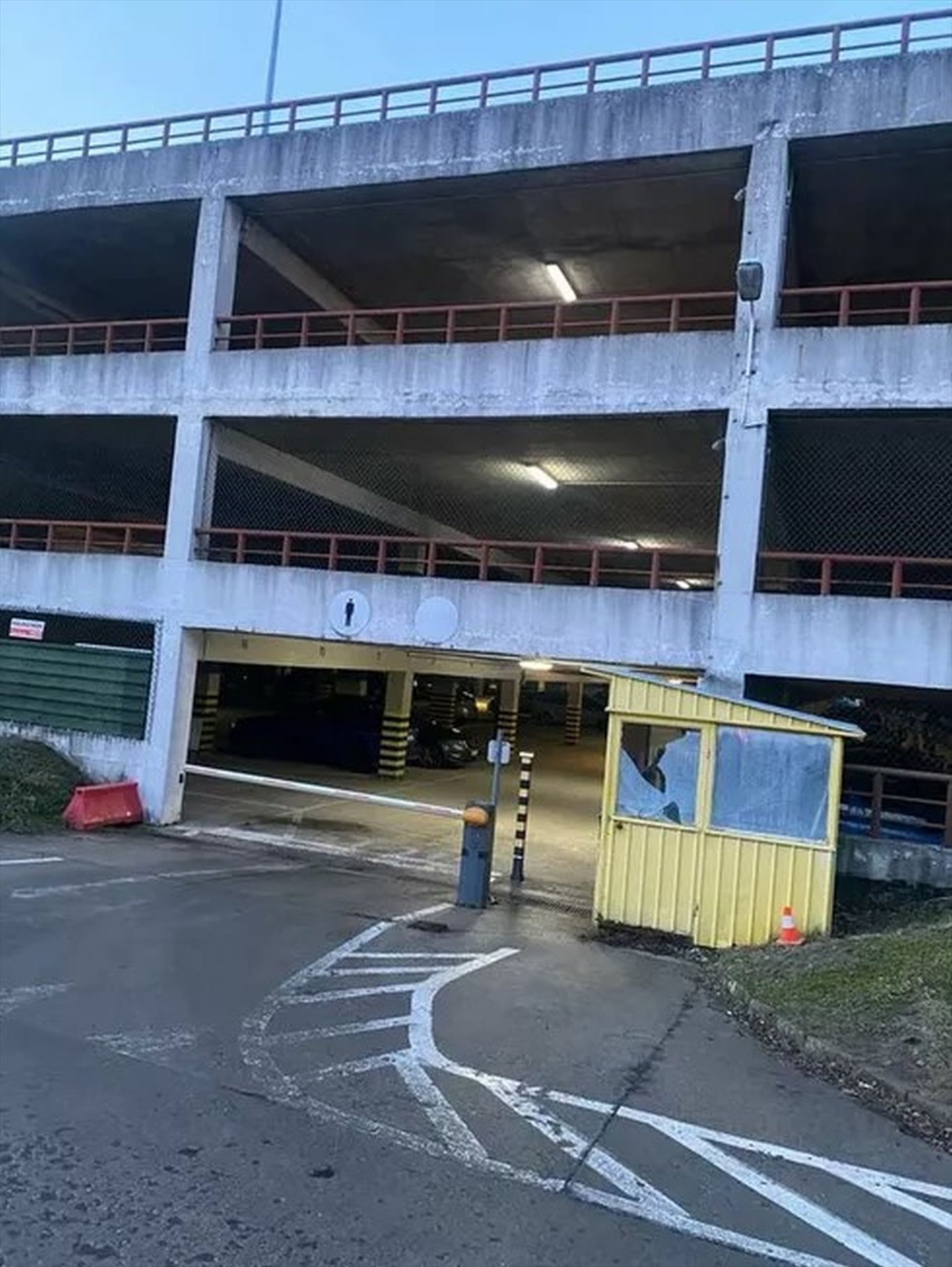 Polecam miejsce parkingowe 15 m² w garażu Białołęka Warszawa Warszawa, Białołęka, Książkowa  15m2 Foto 1