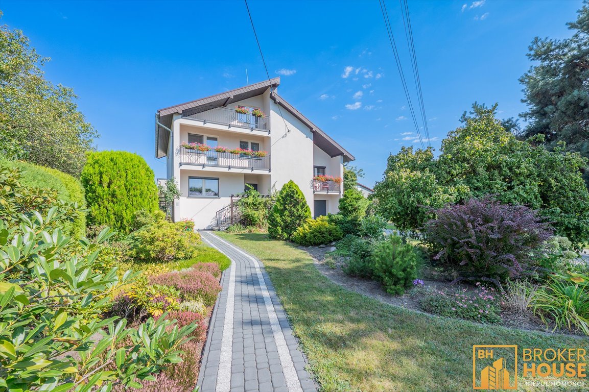 Zapraszam do obejrzenia przestronnego domu 200 m² z garażami i ogrodem Opole, Bierkowicka  200m2 Foto 1