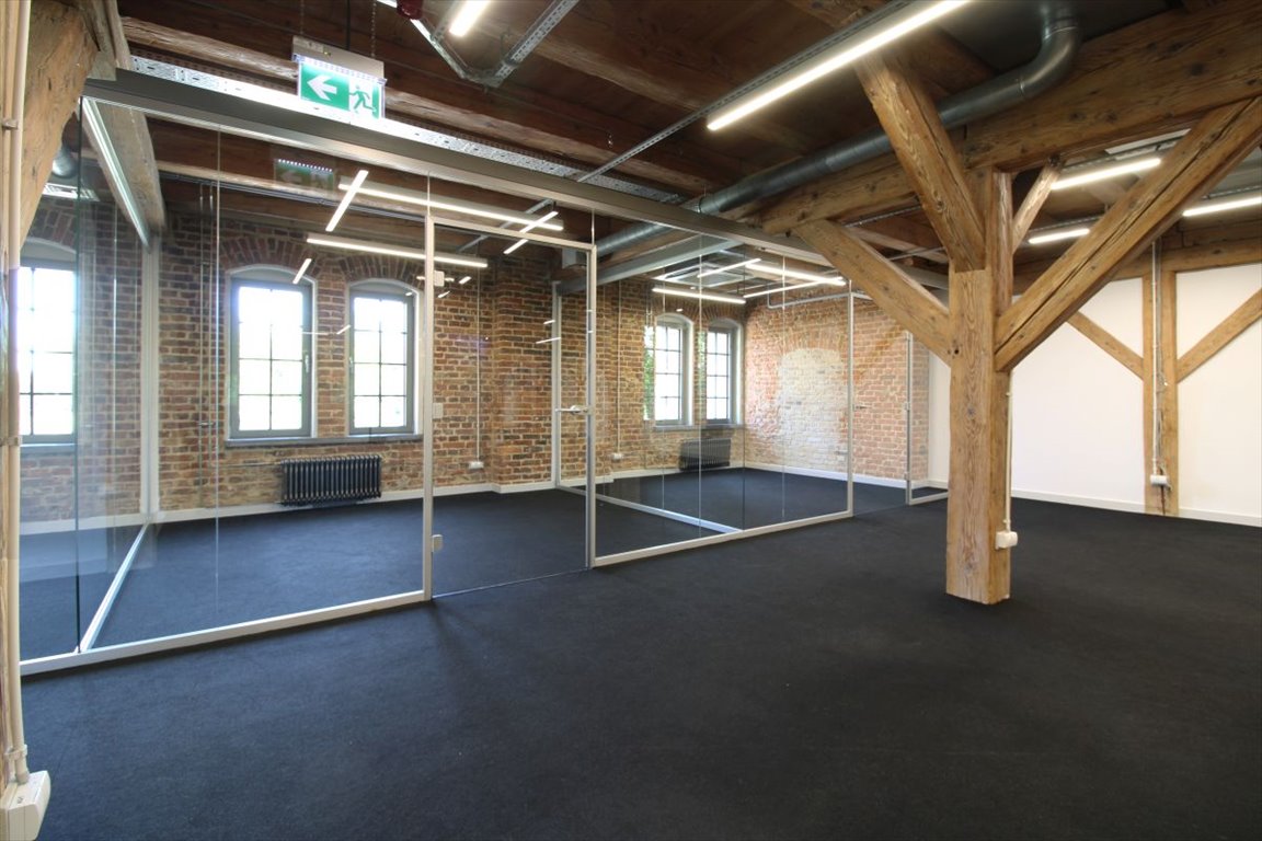 Lokal biurowy 181 m² w Tychach - loftowy styl i pełne wyposażenie Tychy, Browarowa  181m2 Foto 1