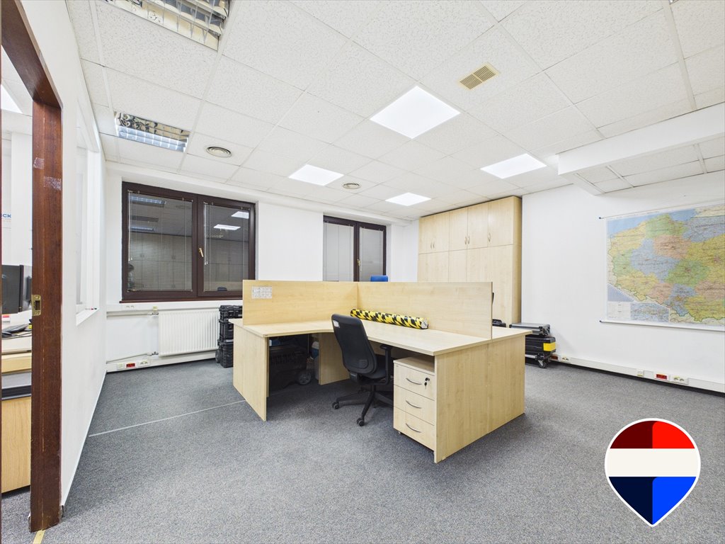 Przestronny lokal biurowy 230 m² z 6 pokojami i parkingiem Warszawa, Nakielska 3  230m2 Foto 1