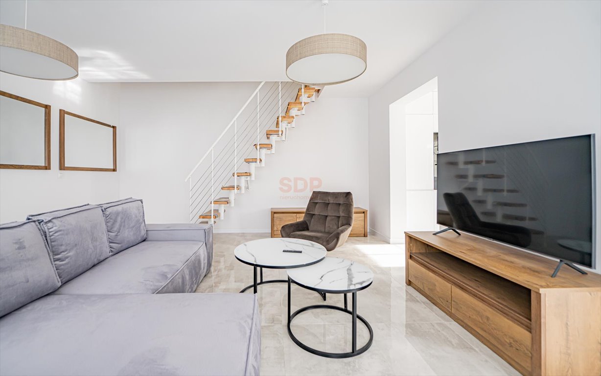 Nowoczesny dom z ogrodem, garażem i pełnym wyposażeniem Wilczyce, Familijna  144m2 Foto 1