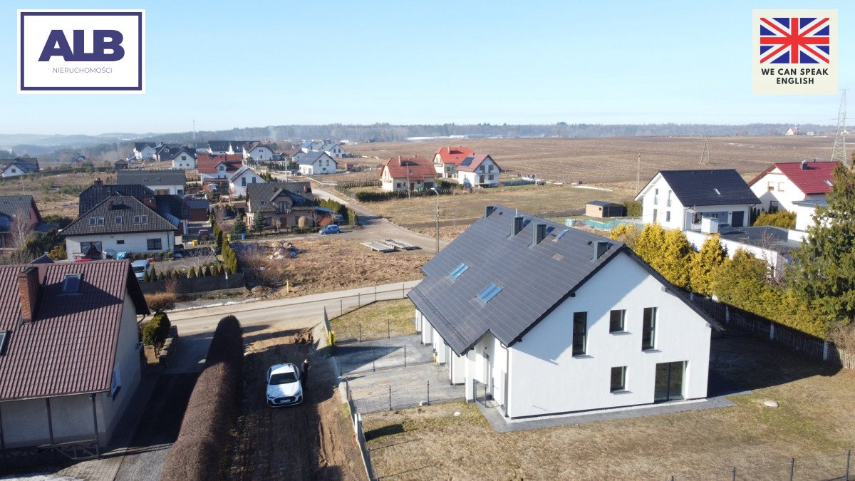 Przestronny bliźniak z dużym ogrodem i blisko jeziora Kiełpino  136m2 Foto 1
