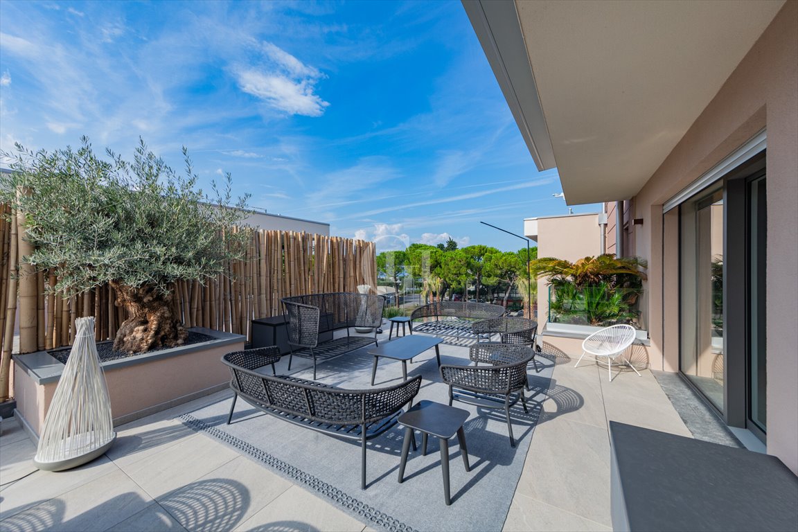 Mieszkanie trzypokojowe na sprzedaż Włochy, Desenzano del Garda  198m2 Foto 1