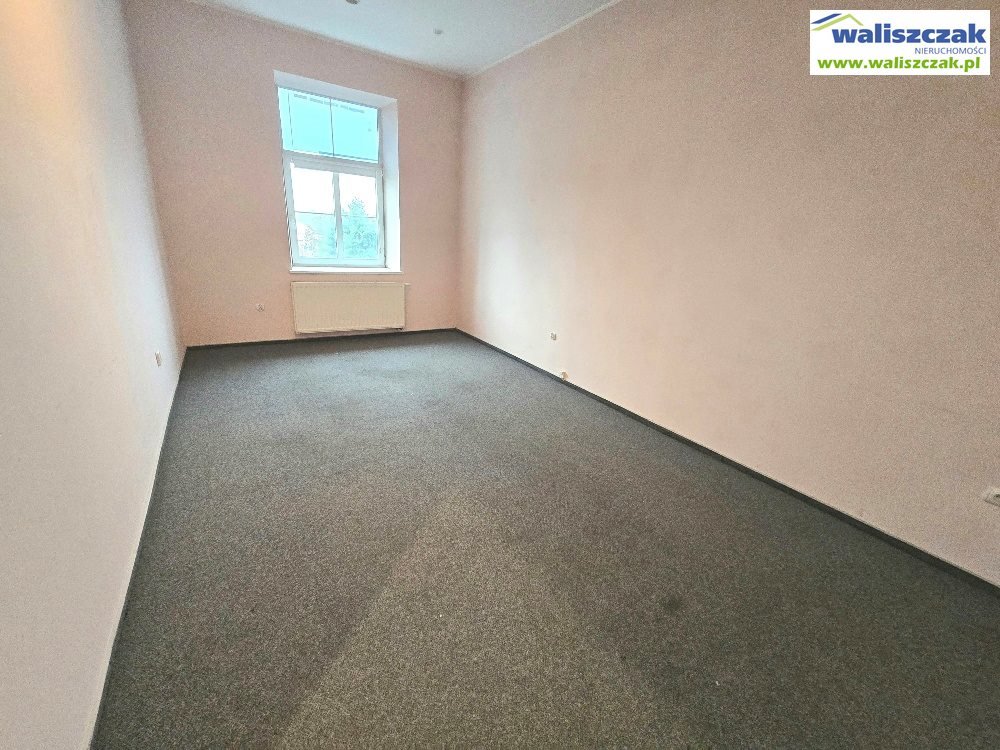 Wynajem biura 25 m2 z własnym parkingiem w centrum Piotrków Trybunalski  25m2 Foto 1