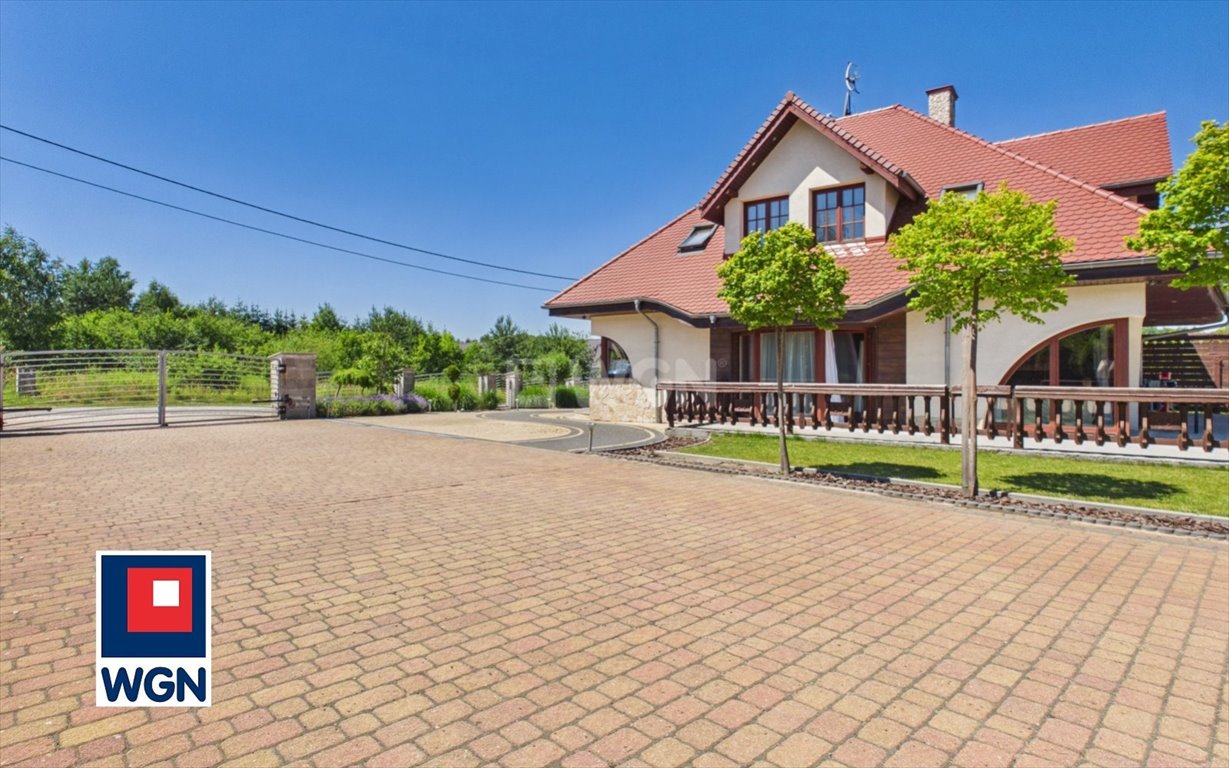 Polecam przestronny dom 215 m² z możliwością adaptacji i garażem Jerzmanowa, Jerzmanowa  216m2 Foto 1