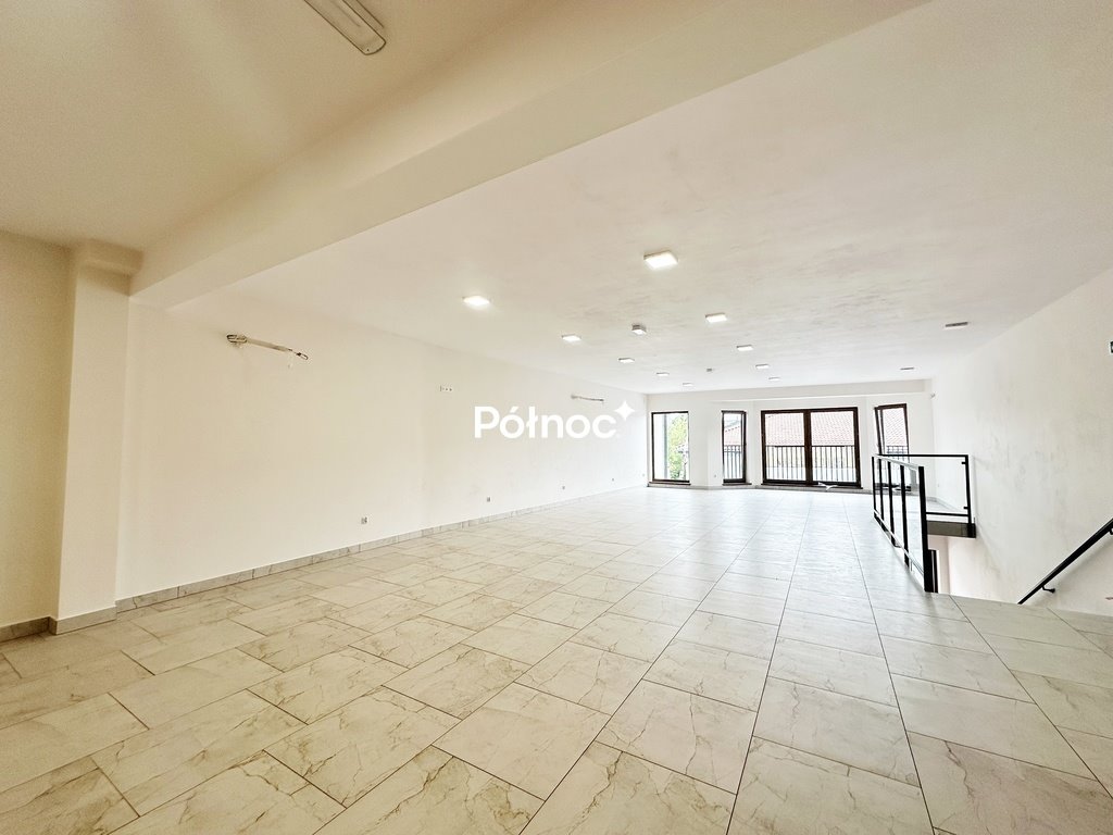 Nowoczesny lokal 115 m2 z dużym parkingiem i aneksem kuchennym Wolbrom, Krakowska  115m2 Foto 1