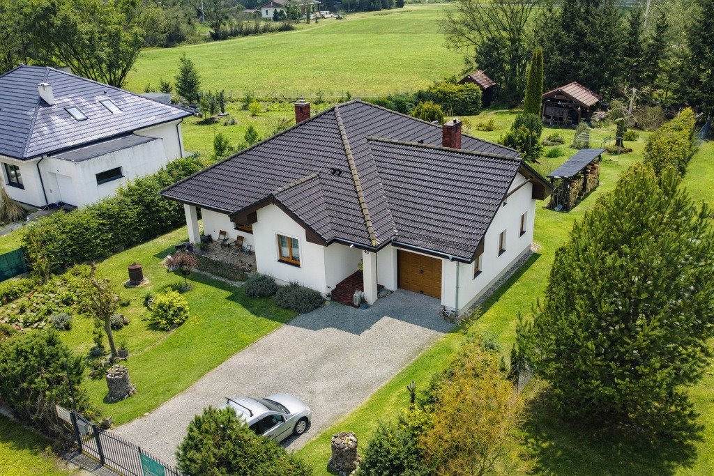 Uroczy dom 142 m² z dużym ogrodem i poddaszem do adaptacji Wronczynek, Koźlarzowa  142m2 Foto 1