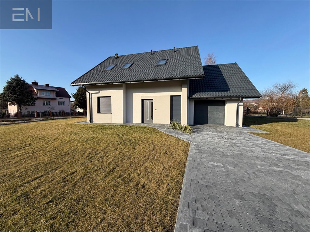 Nowoczesny dom z garażem, ogrzewaniem podłogowym i dużym strychem Strzyżów  117m2 Foto 1