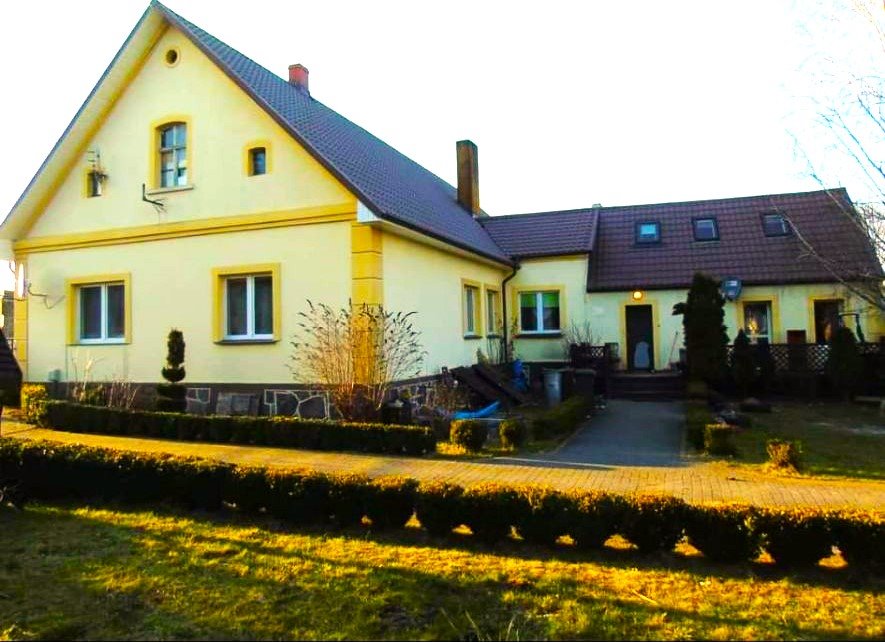 Do sprzedania przestronny dom z poddaszem i piwnicą w Łubiance Łubianka  330m2 Foto 1
