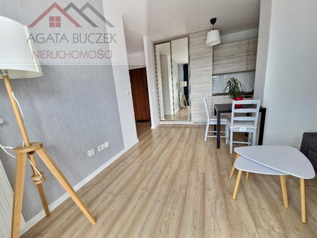 Komfortowe 39 m2 z tarasem, pełne umeblowanie, garaż Wrocław, Krzyki, Krzyki, Burzowa  39m2 Foto 1