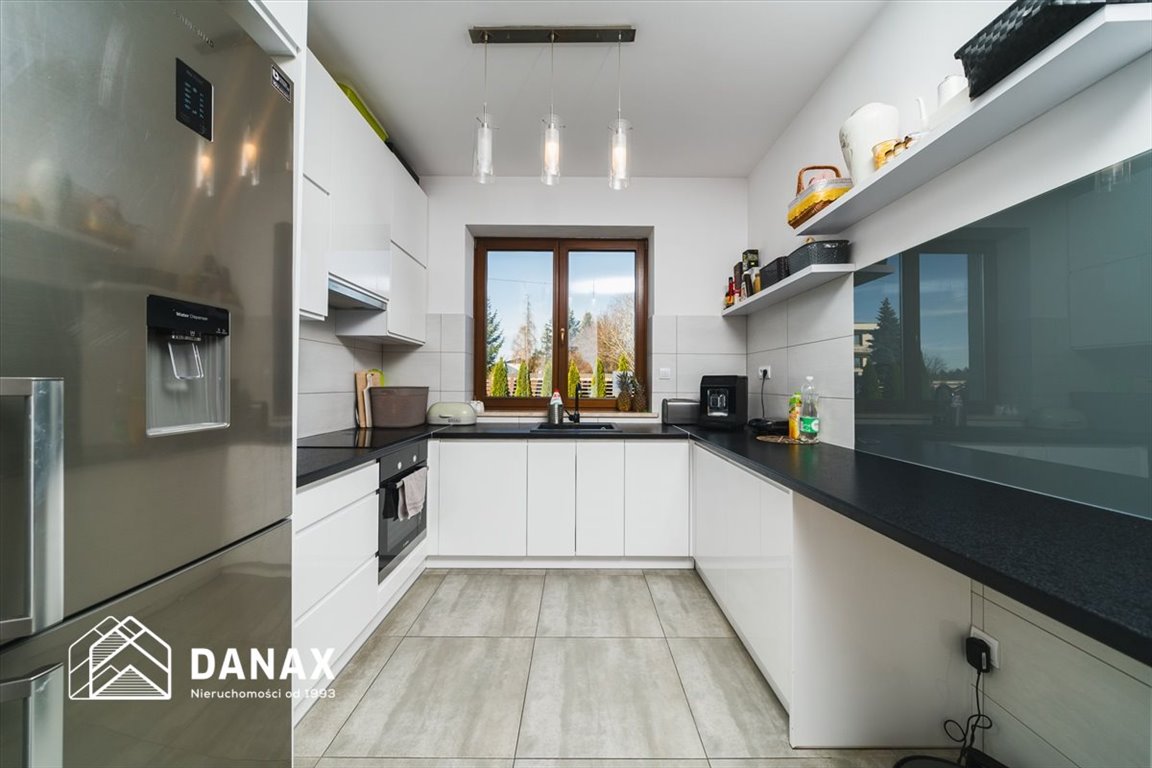 Nowoczesny dom 180 m2 z dużymi przeszkleniami i ogrodem Wołowice  180m2 Foto 1