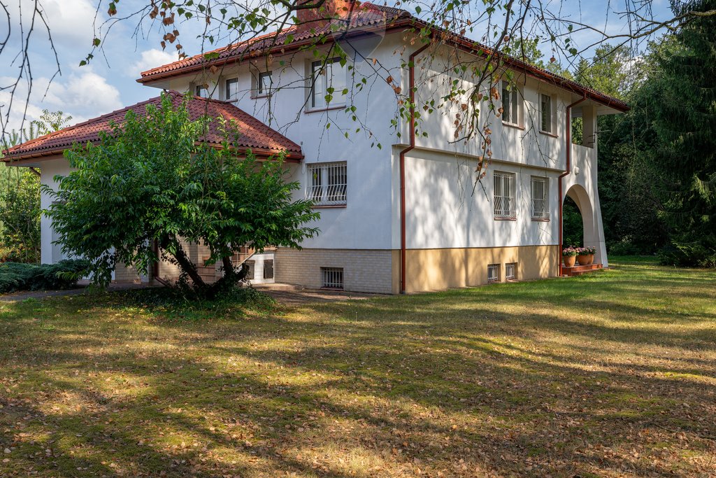 Urokliwy dom z dużą piwnicą i werandą w Józefowie Józefów, Mieni  209m2 Foto 1