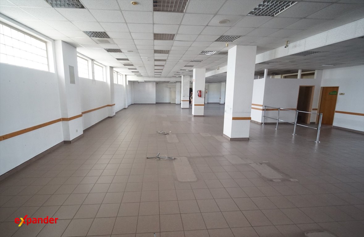 Duży lokal handlowo-usługowy 1360 m² z magazynem i parkingiem. Rzeszów, Króla Stanisława Augusta, Aleja generała Leopolda Okulickiego  1 360m2 Foto 1