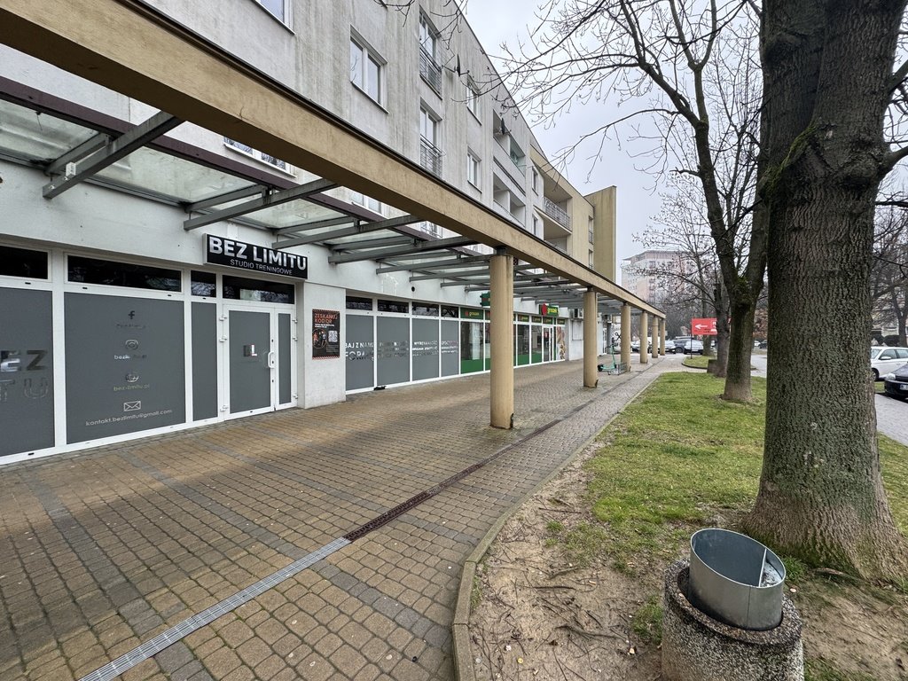 Lokal usługowy 100 m2 z witrynami, klimatyzacją i wyposażeniem Rzeszów, Wincentego Pola  100m2 Foto 1