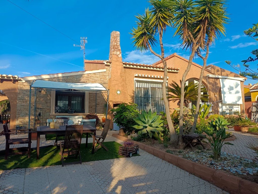 Urokliwa villa z dużym ogrodem w Aguas Nuevas, Torrevieja Hiszpania, Aguas Nuevas, Aguas Nuevas  136m2 Foto 1