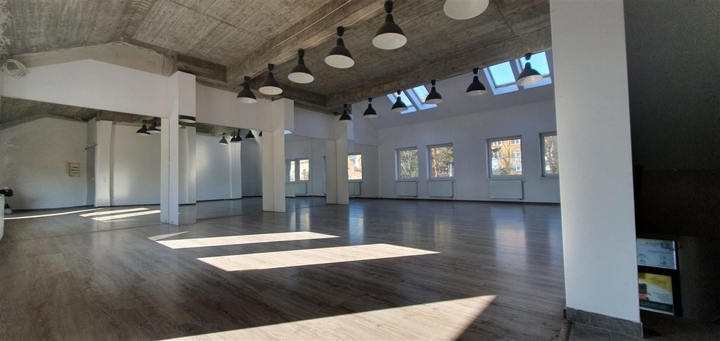 Lokal użytkowy na sprzedaż Tarnów  400m2 Foto 1