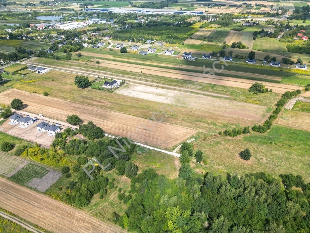 Działka budowlana 1765 m² z mediami, pod zabudowę dwulokalową Chrzanów Mały  1 765m2 Foto 1