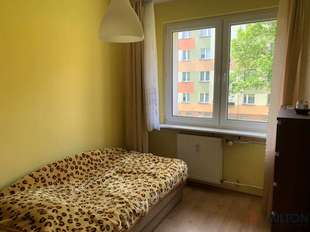 Mieszkanie trzypokojowe na sprzedaż Brzeg Dolny, Braci Korczyńskich  41m2 Foto 2