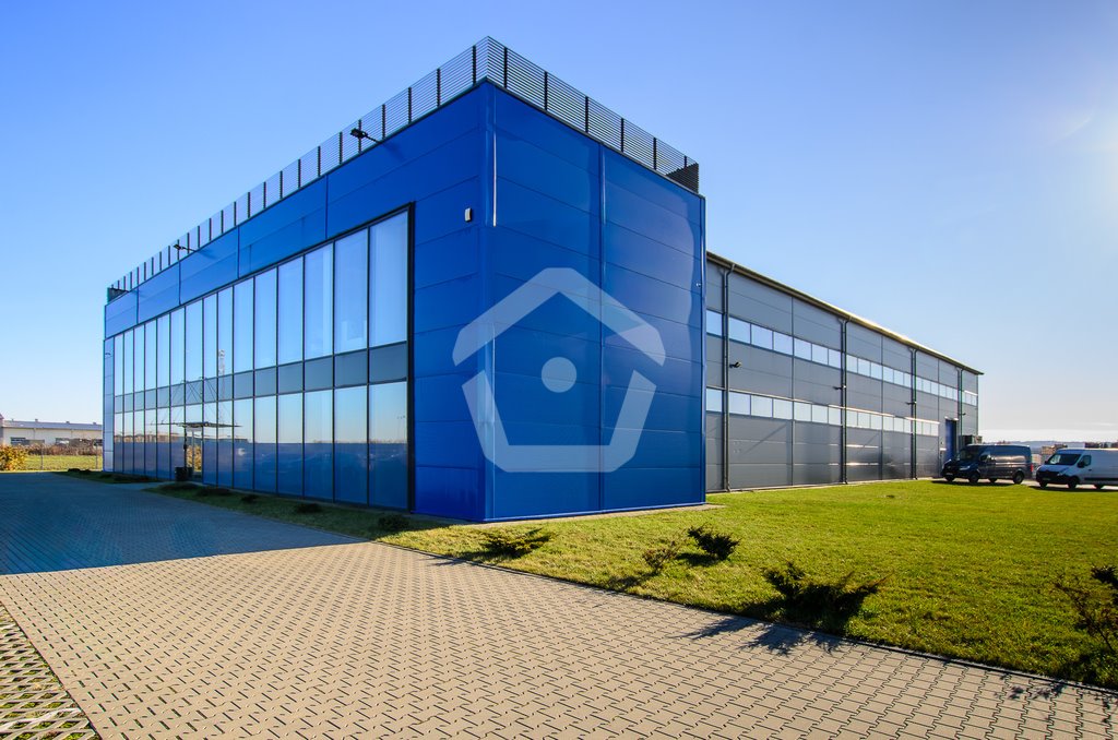Nowoczesny obiekt produkcyjno-biurowy 1871 m² z rozbudowaną infrastrukturą Łąka  1 872m2 Foto 1