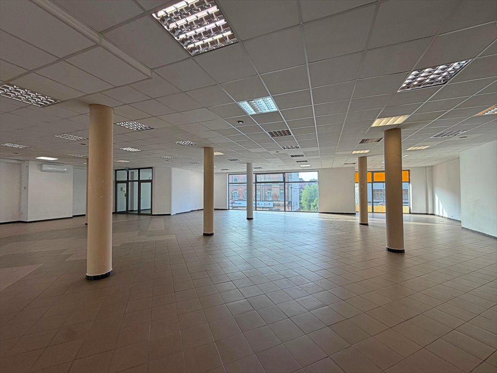 Wynajmę przestronny lokal usługowy 403 m² z witrynami w Piekarach Śląskich Piekary Śląskie, Prymasa Stefana Wyszyńskiego  403m2 Foto 1