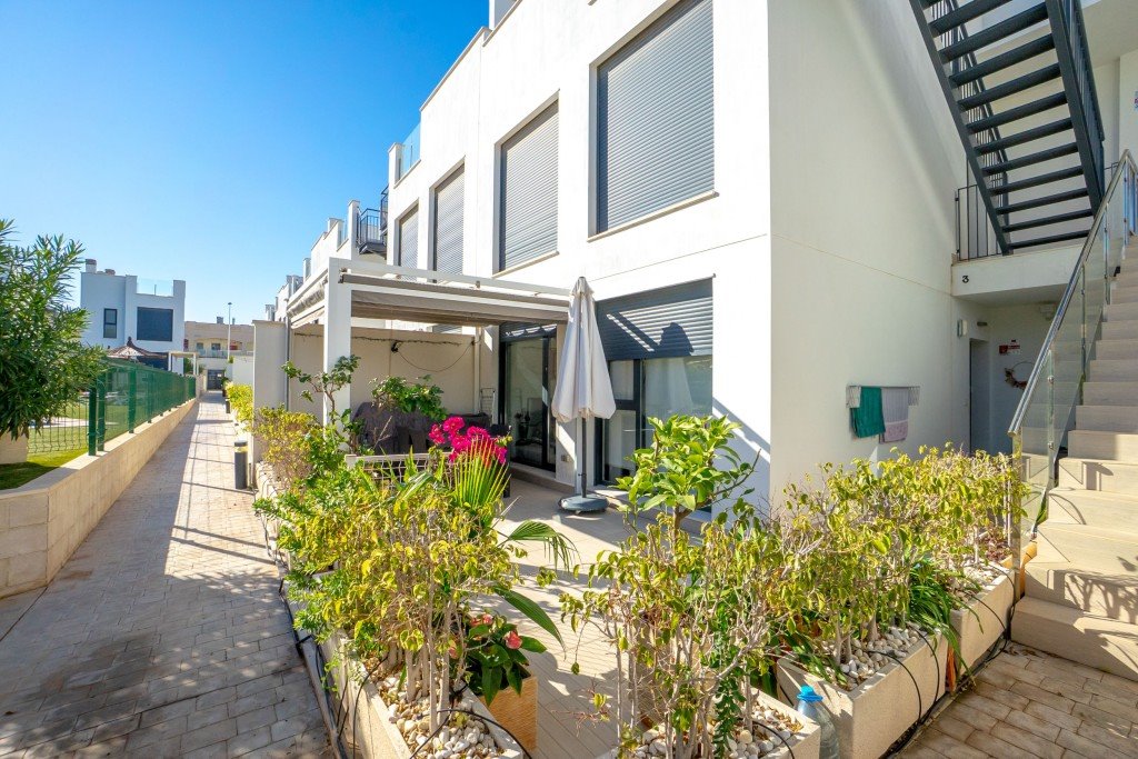 Mieszkanie trzypokojowe na sprzedaż Hiszpania, Punta Prima, Punta Prima  110m2 Foto 1