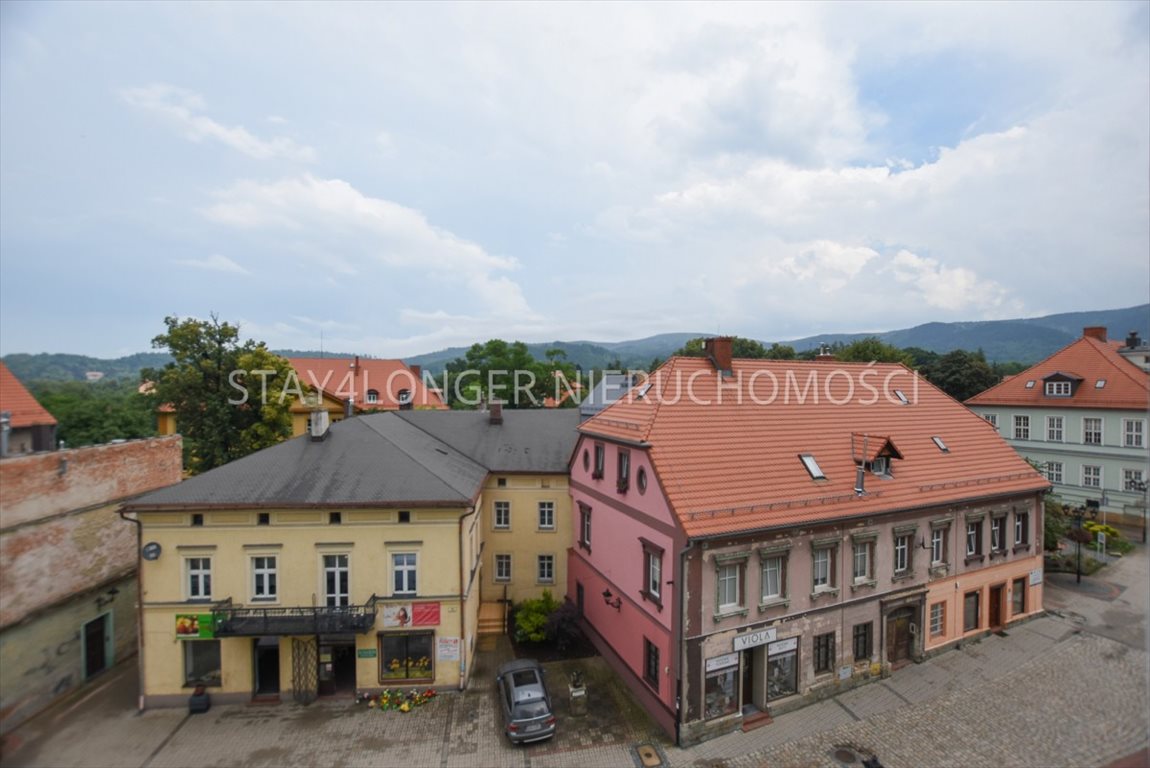 Polecam przestronne 62,9 m² mieszkanie w Kowarach z nową instalacją i możliwością ogrzewania gazowego Kowary  63m2 Foto 1