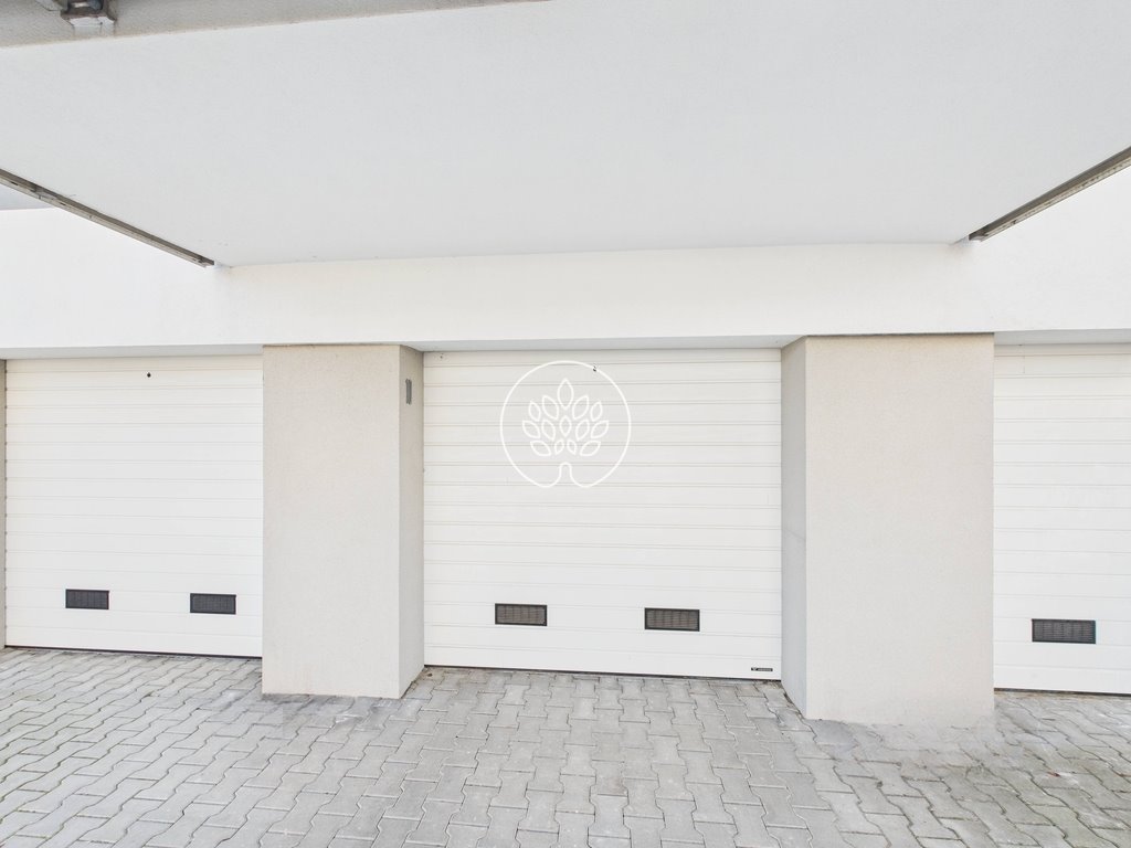 Garaż 17,3 m² z elektryczną bramą i zadaszonym wjazdem Bydgoszcz  17m2 Foto 1