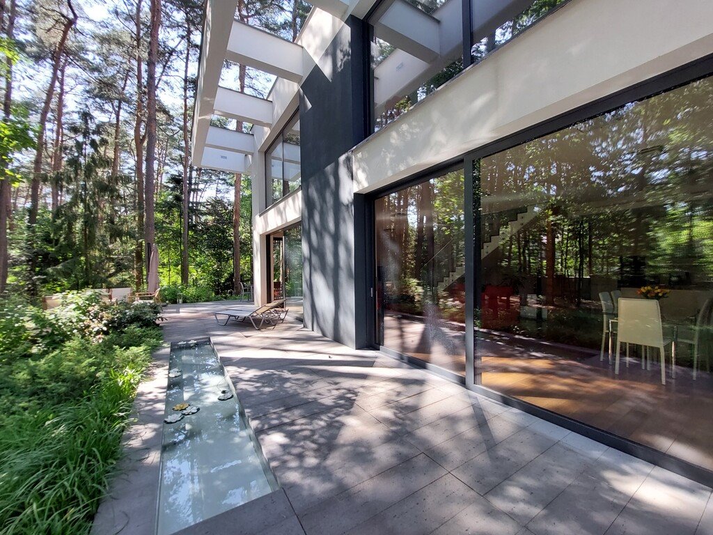 Nowoczesny dom z panoramicznymi oknami, garaż, 1830 m2 działki Magdalenka, Paprociowa  328m2 Foto 1